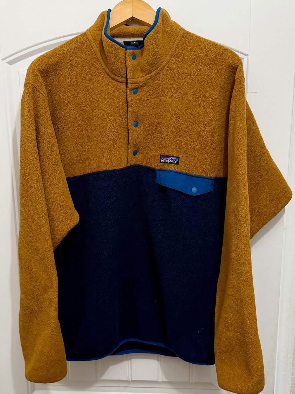 Patagonia Men’s Synchilla Pullover Fleece Jacket, M, Mustard Brown/Blue 25580